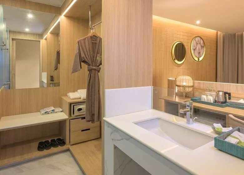 Resort Andaman Embrace Patong