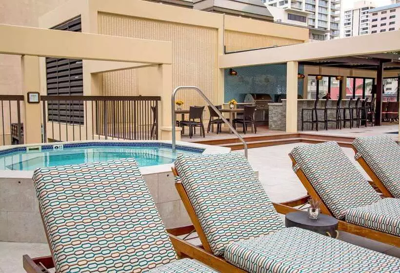 هتل Aston Waikiki Beach Tower