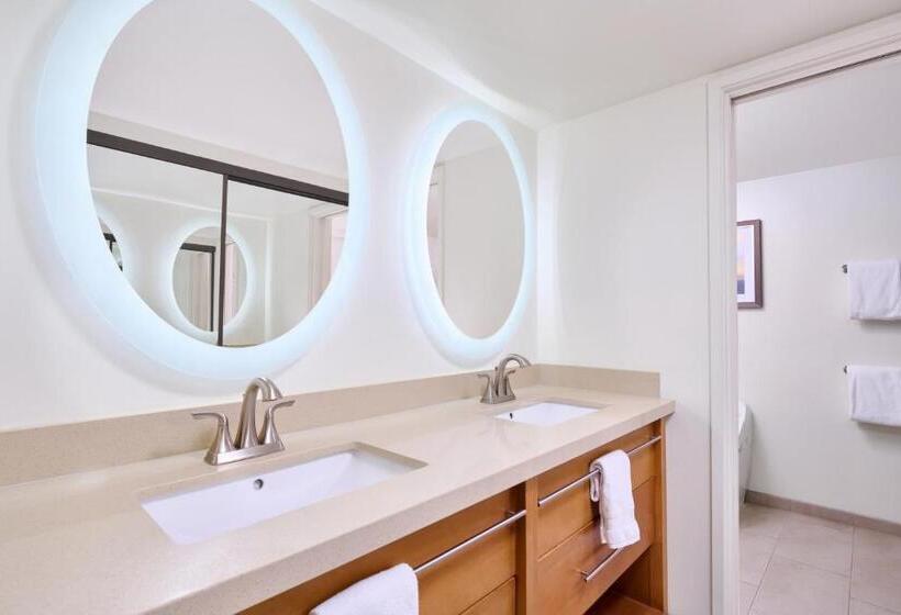 فندق Aston Waikiki Beach Tower