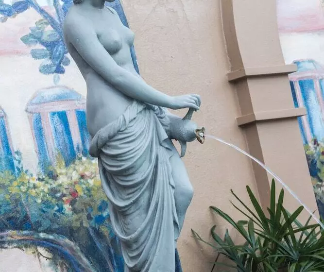 فندق Club Wyndham Avenue Plaza