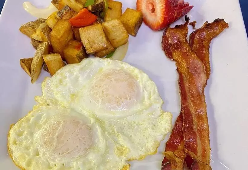 Bay Club Hotel And Marina