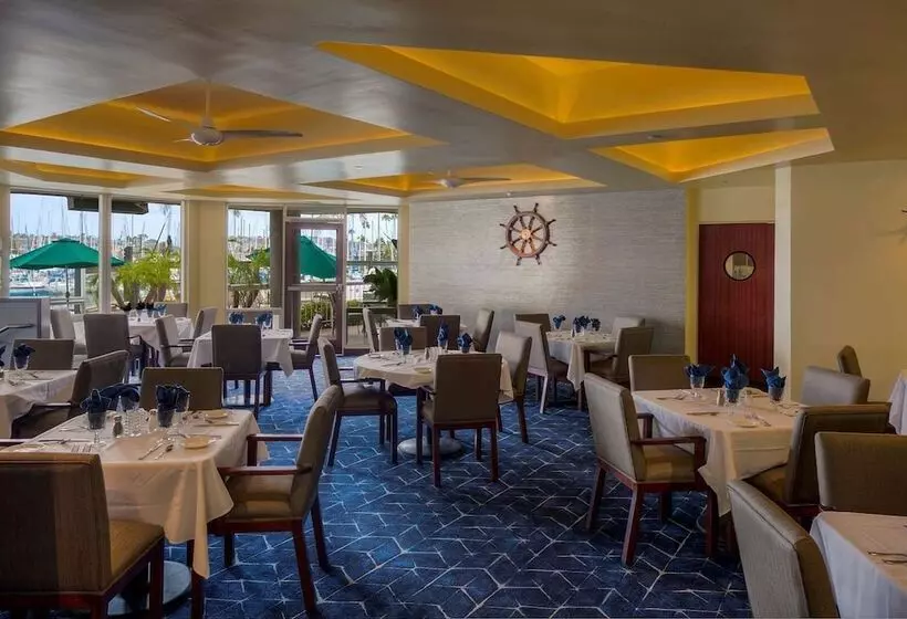 Bay Club Hotel And Marina