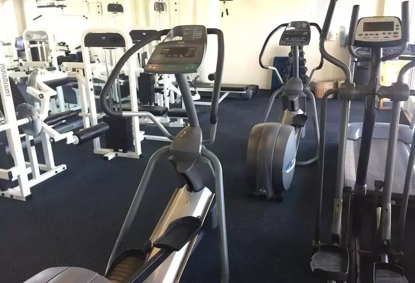 Bay Club Hotel And Marina