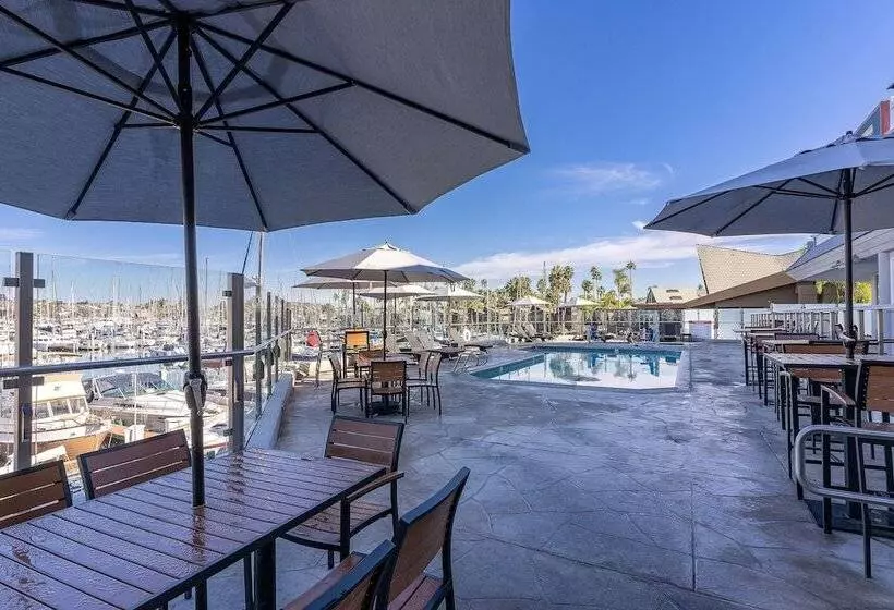 Bay Club Hotel And Marina