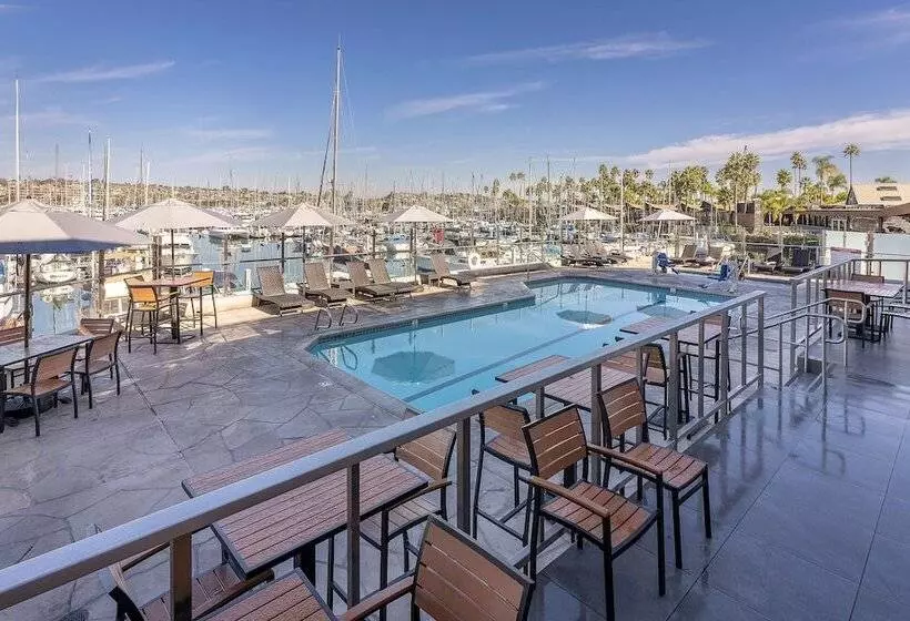 Bay Club Hotel And Marina