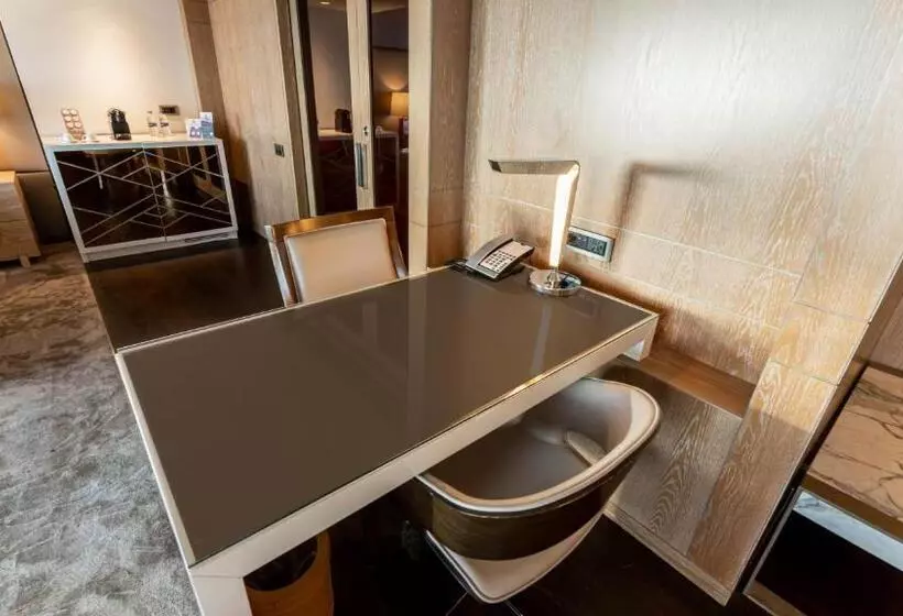 ホテル The Marmara Taksim