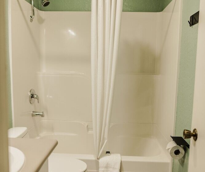 Maverick Hotel Eugene Near University, Ascend Hotel Collection