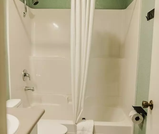 Maverick Hotel Eugene Near University, Ascend Hotel Collection