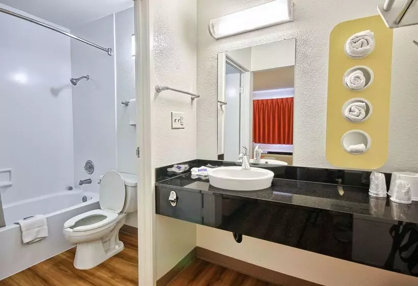 Motel 6fresno, Ca  Blackstone South