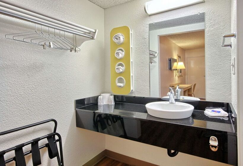 Motel 6fresno, Ca Blackstone South