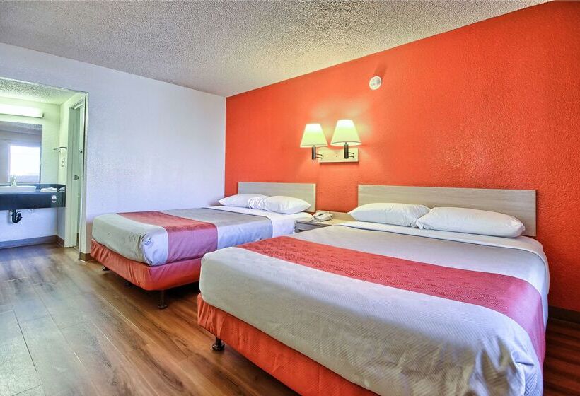 Motel 6fresno, Ca Blackstone South