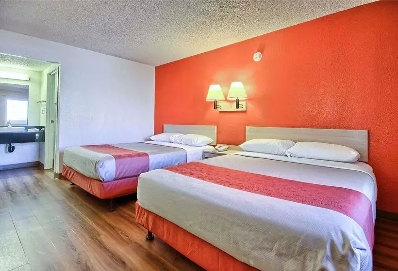 Motel 6fresno, Ca  Blackstone South