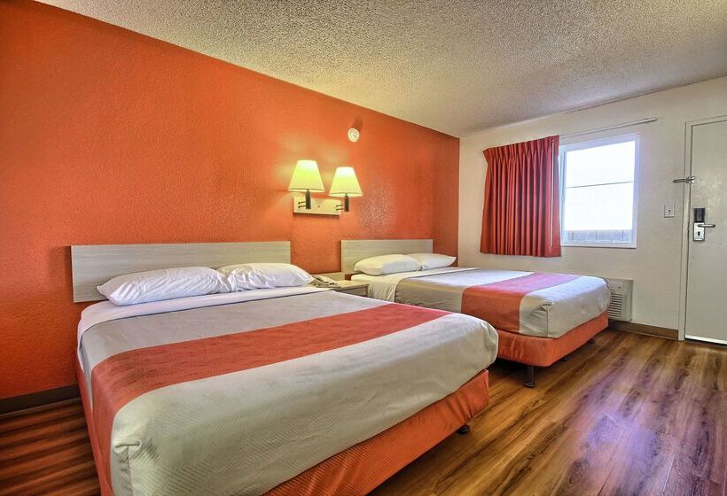 Motel 6fresno, Ca Blackstone South