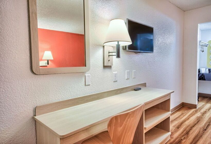 Motel 6fresno, Ca Blackstone South