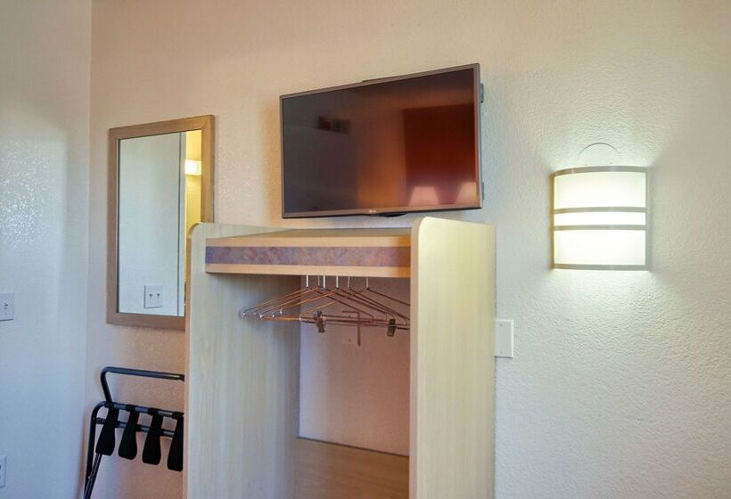 Motel 6fresno, Ca Blackstone South