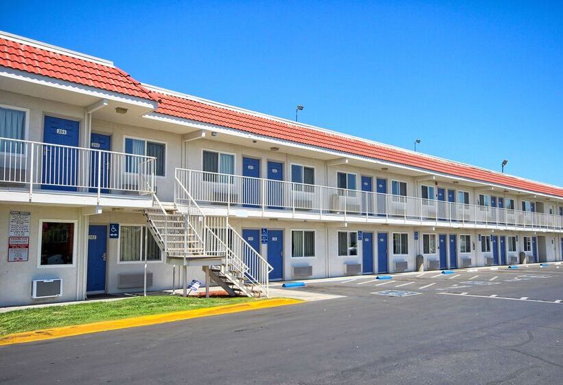 Motel 6fresno, Ca Blackstone South