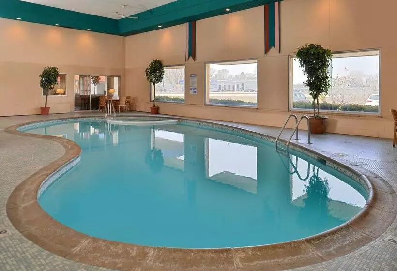 Hotel Americas Best Value Inn And Suites St. Cloud