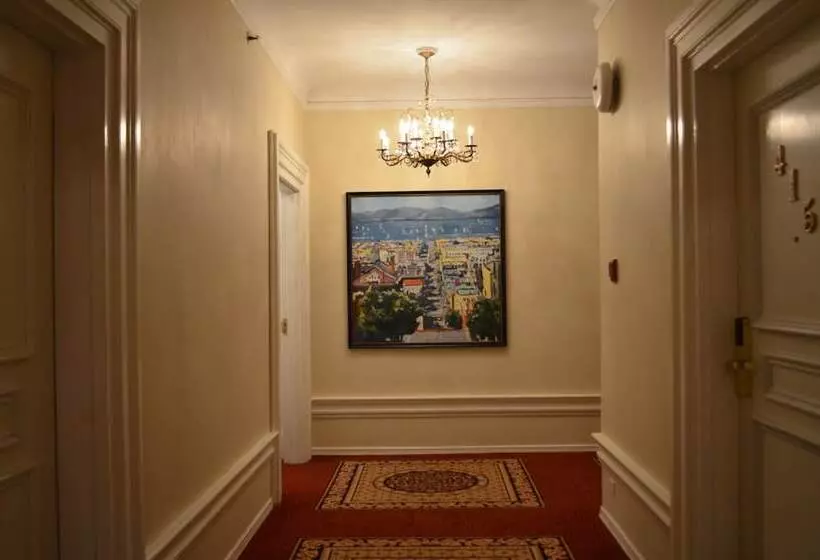 فندق Beresford Arms