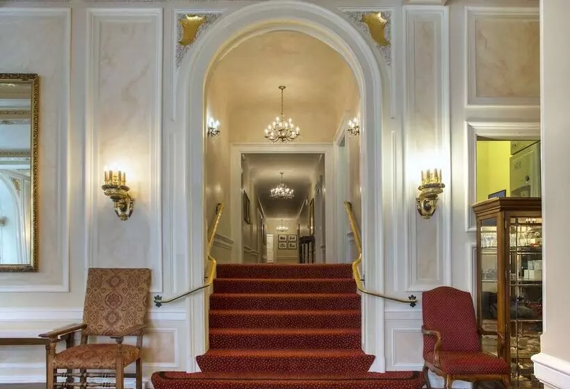 فندق Beresford Arms