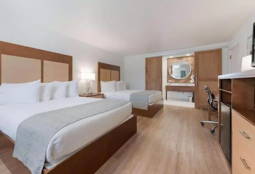 Отель Best Western Foothills Inn