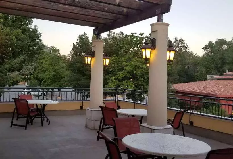 فندق Best Western Plus Greenwell Inn