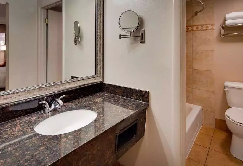 فندق Best Western Plus Greenwell Inn