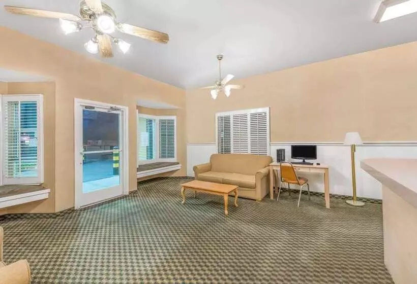 호텔 Days Inn By Wyndham Deming