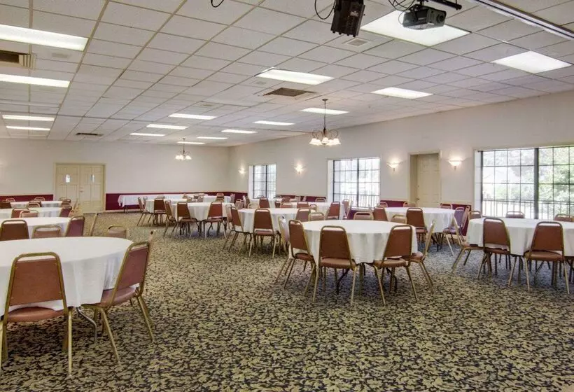فندق Rodeway Inn Conference Center El Dorado