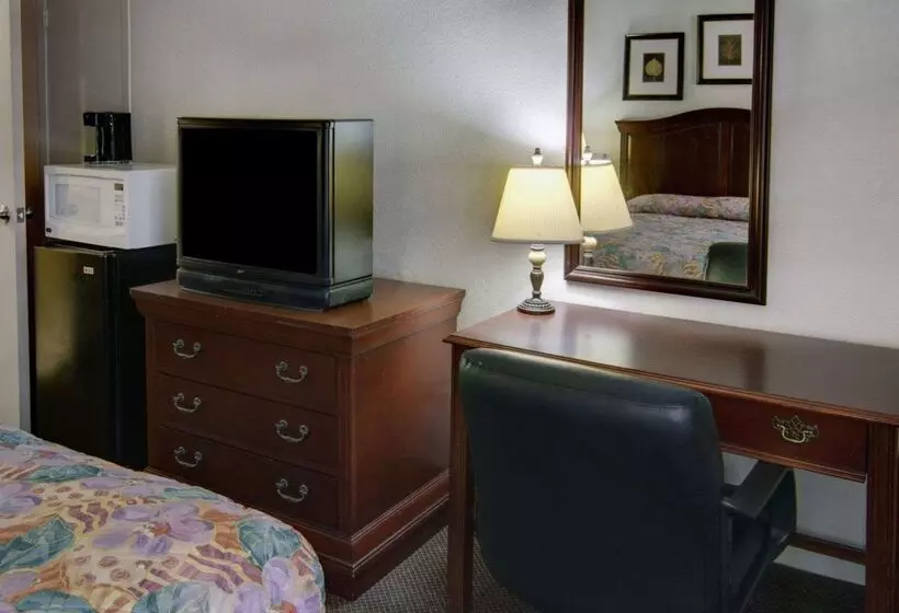 فندق Rodeway Inn Conference Center El Dorado