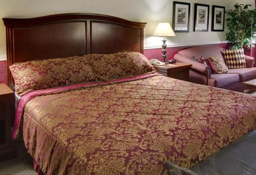 فندق Rodeway Inn Conference Center El Dorado