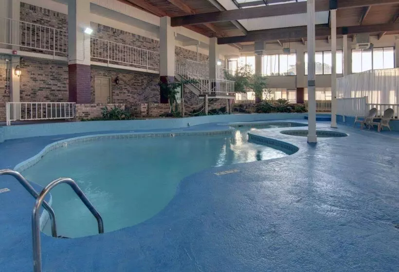 فندق Rodeway Inn Conference Center El Dorado