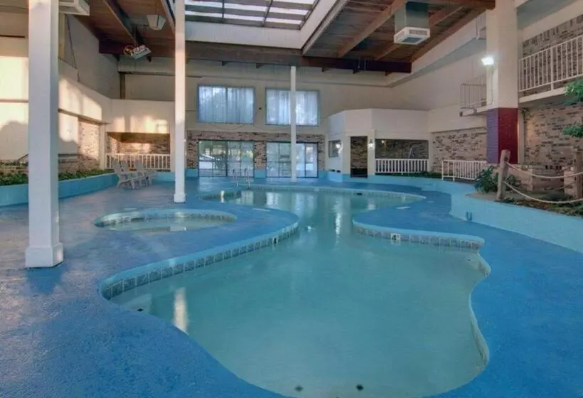 فندق Rodeway Inn Conference Center El Dorado