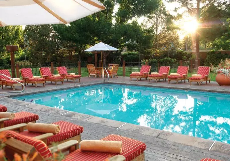 Отель Inn & Spa At Loretto