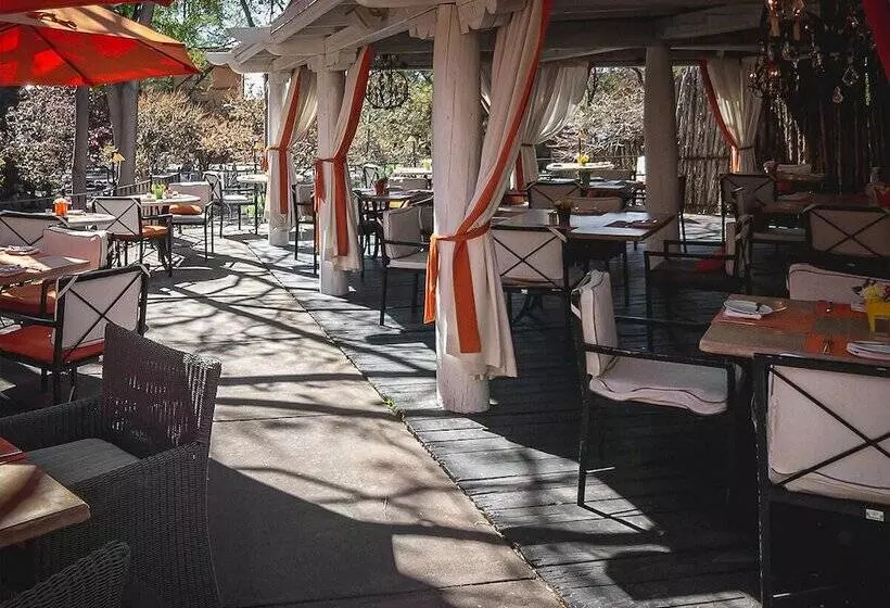 Отель Inn & Spa At Loretto