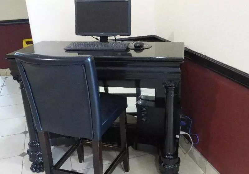 ホテル Red Roof Inn & Suites Piqua  I75