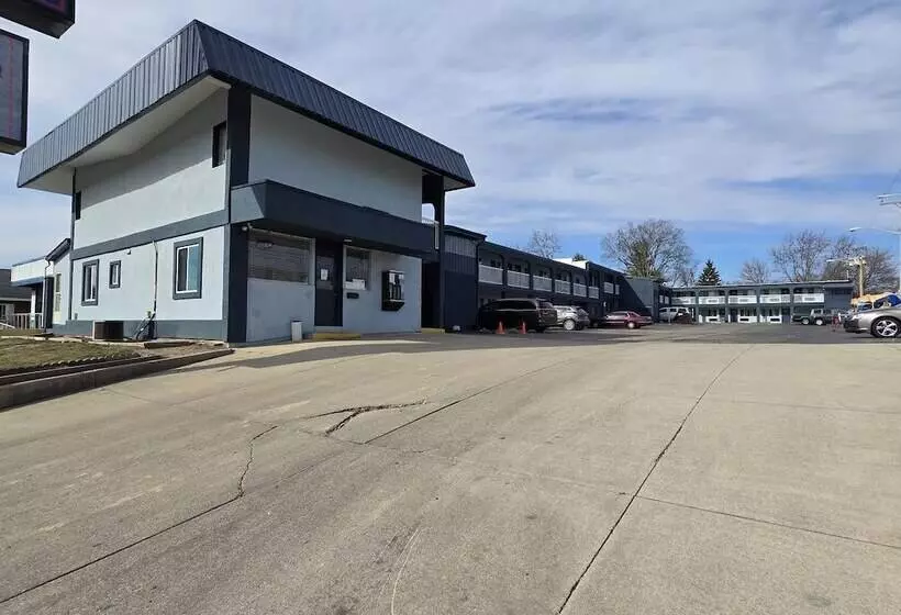 Hotel Richmond Inn & Suites