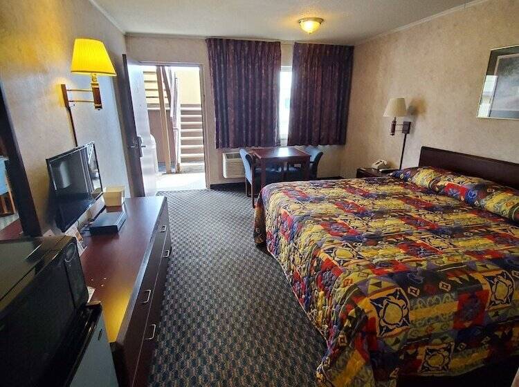 酒店 Richmond Inn & Suites