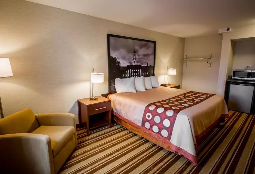 هتل Super 8 By Wyndham State College