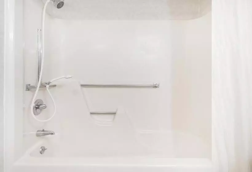 هتل Super 8 By Wyndham State College