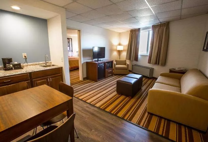 هتل Super 8 By Wyndham State College