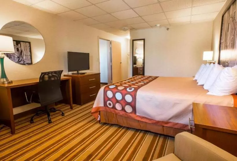 هتل Super 8 By Wyndham State College