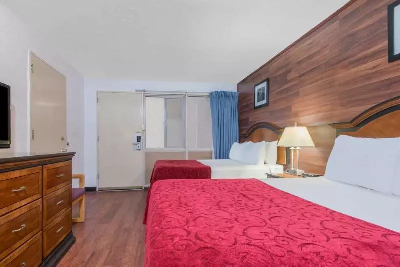 ホテル The Days Inn University