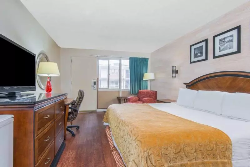 ホテル The Days Inn University