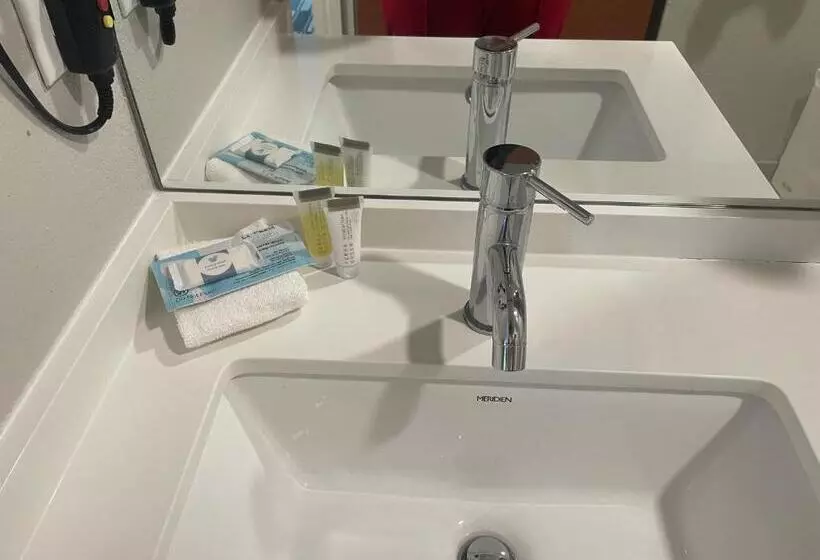 Microtel Inn & Suites By Wyndham Liberty Ne Kansas City Area