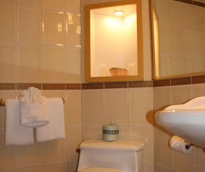 فندق Bay Shore Inn