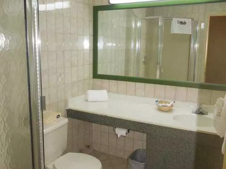 فندق Bay Shore Inn