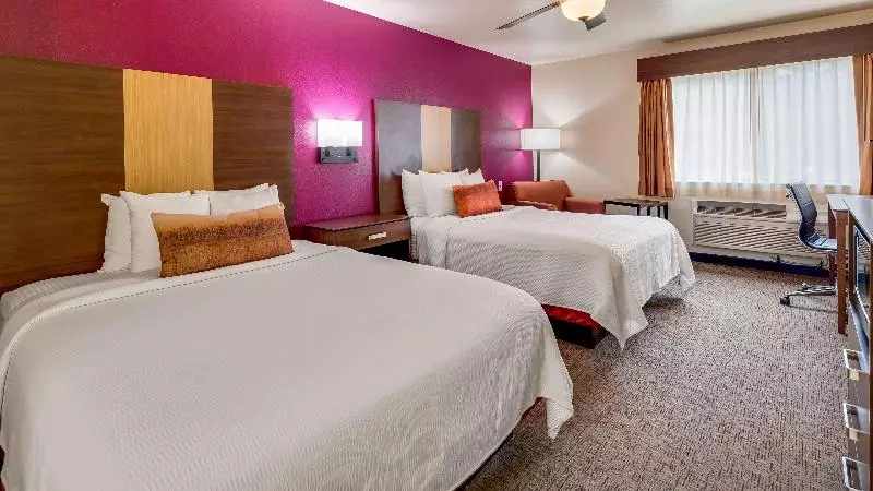 فندق Best Western Pineywoods Inn