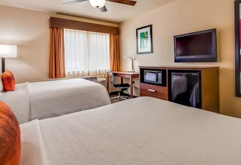 فندق Best Western Pineywoods Inn