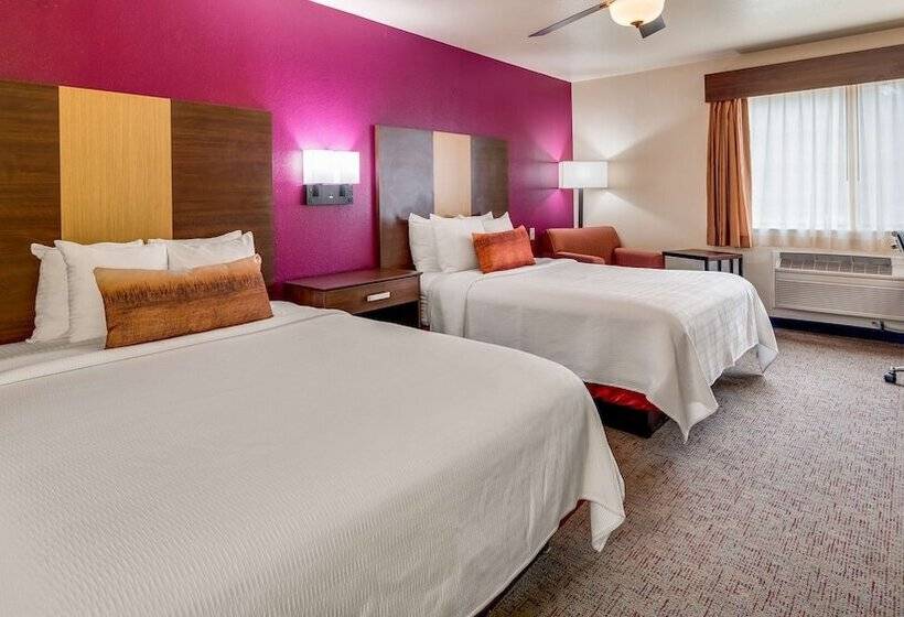 فندق Best Western Pineywoods Inn