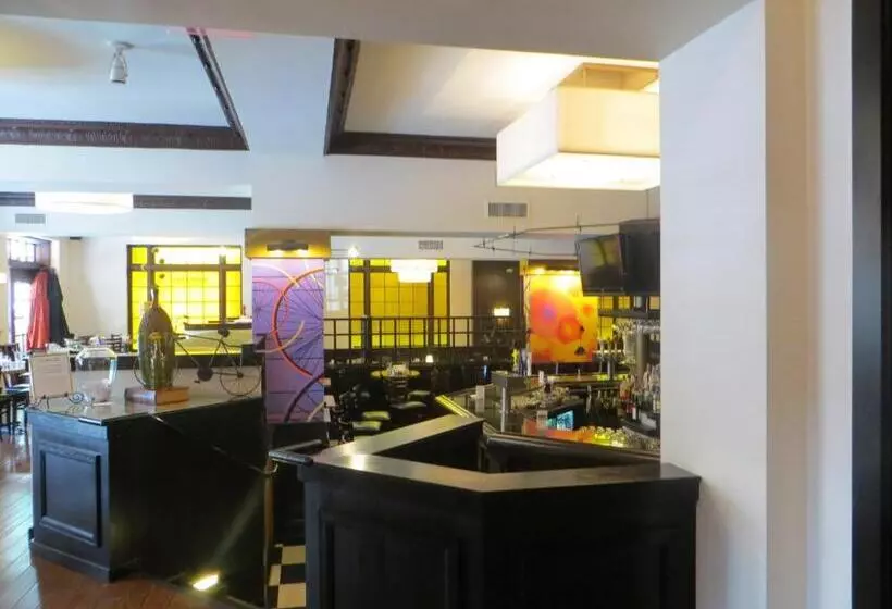 Отель Carleton Of Oak Park